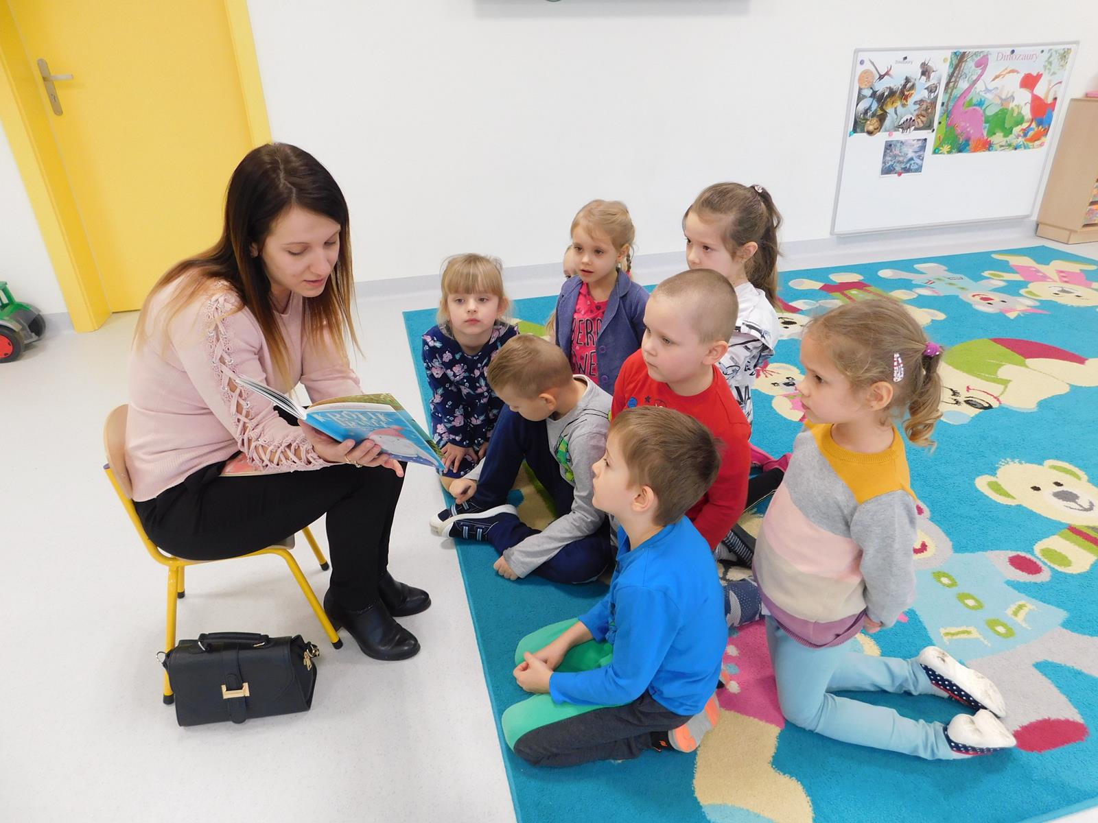 18.02. ” Czytamy dzieciom bajki” (sala żółta)