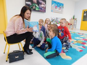 18.02. ” Czytamy dzieciom bajki” (sala żółta)